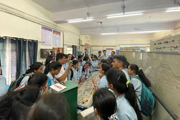 Visit of SE (E&TC) Students
